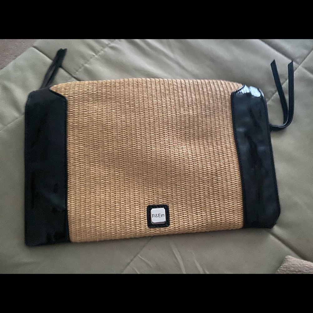 Straw Clutch - Picture 2 of 3